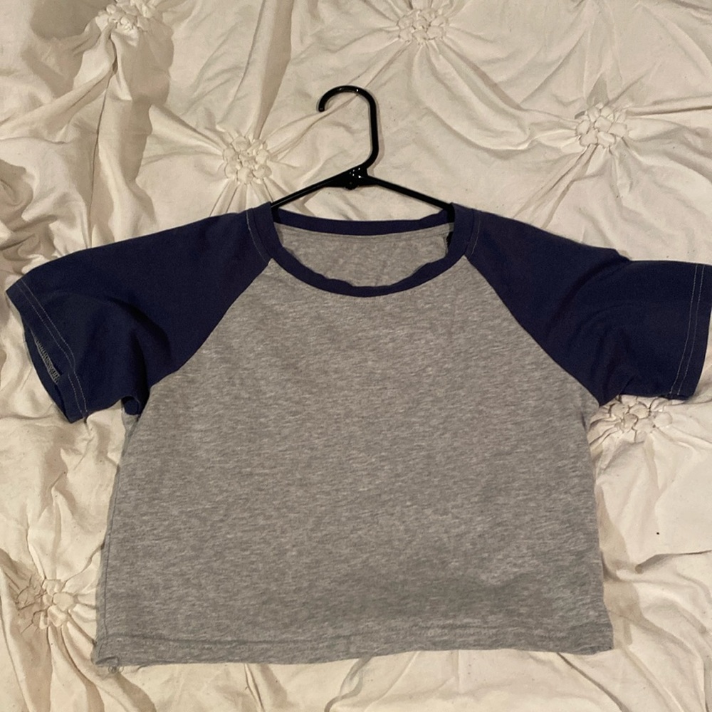 Cropped tee shirt, size M